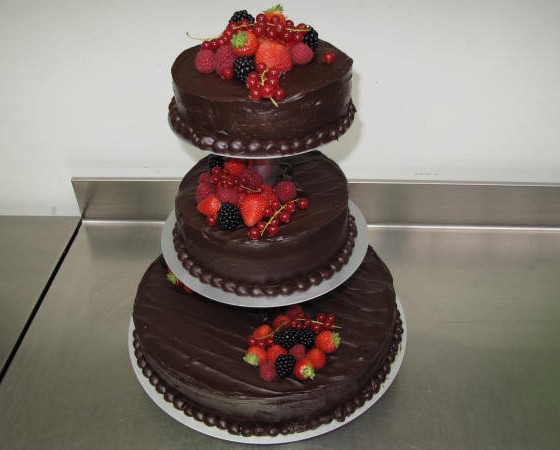 Chocolade bruidstaart vers fruit