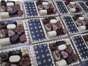 Chocolade-plateau-logo-en-bonbons